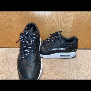 Women’s air max 1 ‘overbranded’